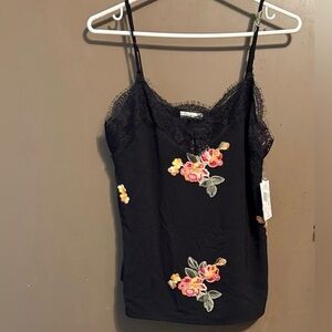 Wild Moss Floral Embroidered Black Lace Trim Cami Top. Black size Small